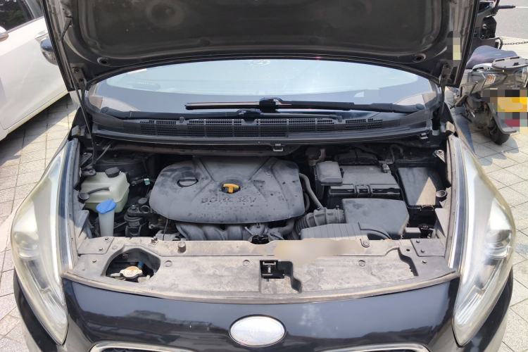 Used Kia Carens 2013 2.0L 5-Seater Automatic Standard Version China IV Standard Engine Bay