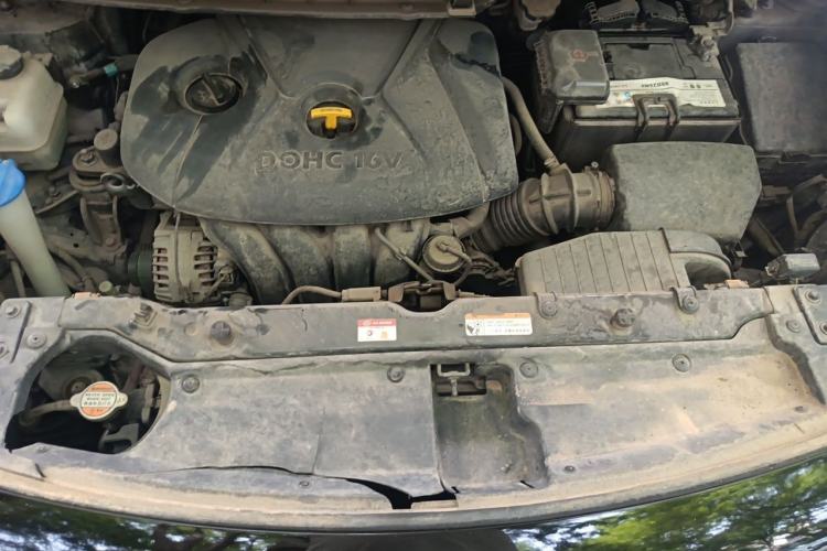 Used Kia Carens 2013 2.0L 7-Seater Automatic Comfort Edition China IV Standard Engine Bay