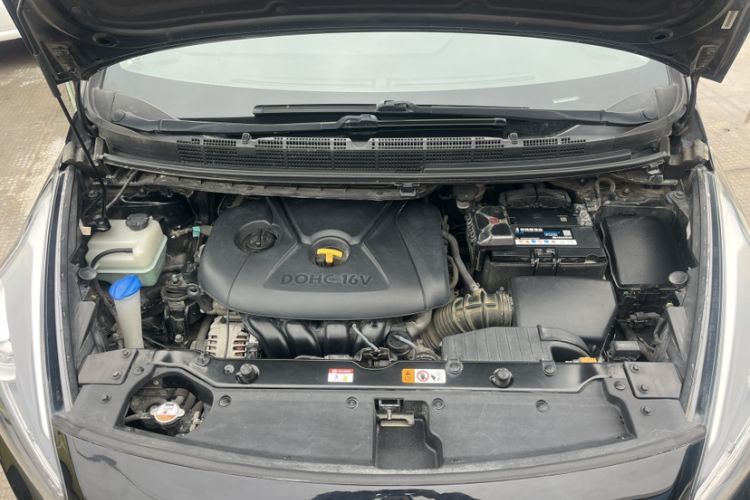 Used Kia Carens 2013 2.0L 7-Seater Automatic Comfort Edition China IV Standard Engine Bay