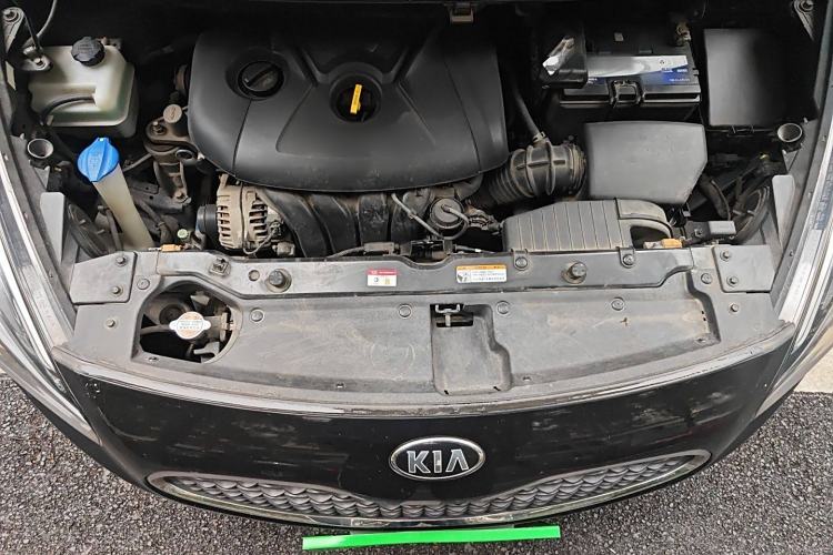 Used Kia Carens 2013 2.0L 7-Seater Automatic Standard Version China V Standard Engine Bay