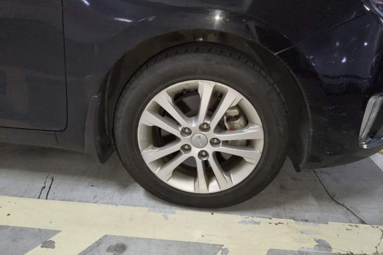 Used Kia Carens 2013 2.0L 7-Seater Automatic Luxury Version China IV Standard Exterior 1