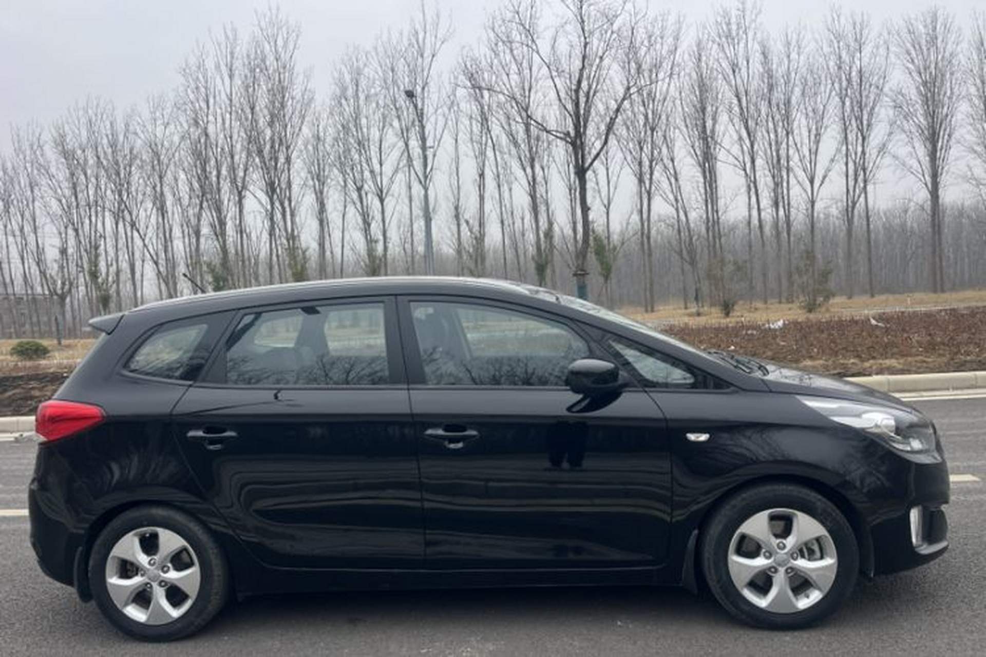 Used Kia Carens 2013 2.0L 7-Seater Automatic Comfort Edition China IV Standard Exterior 1