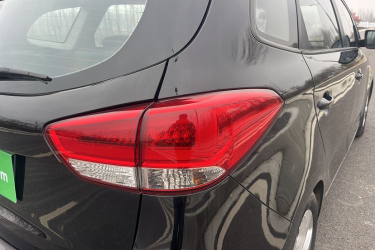 Used Kia Carens 2013 2.0L 7-Seater Automatic Comfort Edition China IV Standard Exterior 2