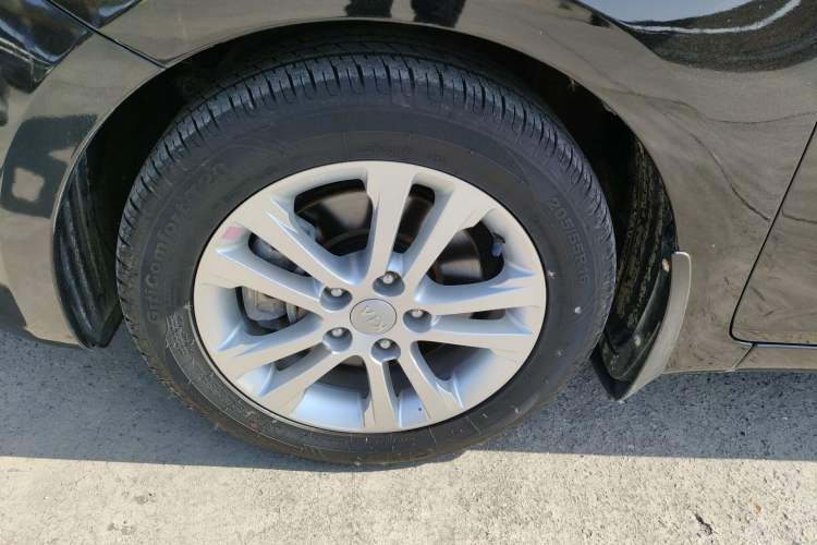 Used Kia Carens 2013 2.0L 7-Seater Automatic Luxury Version China IV Standard Exterior 7