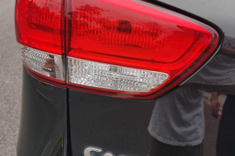 Used Kia Carens 2013 2.0L 7-Seater Automatic Standard Version China IV Standard Exterior 8