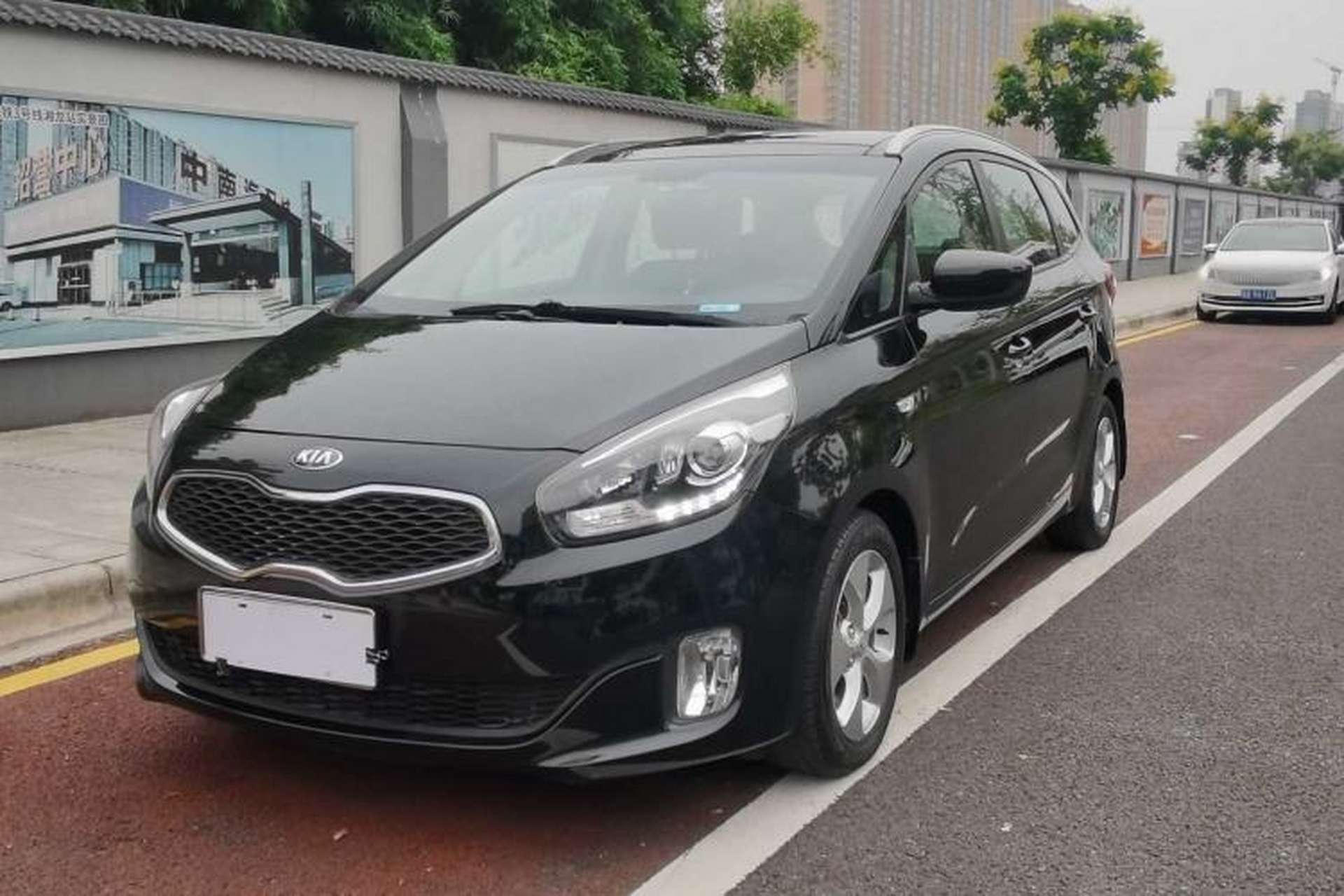 Used Kia Carens 2013 2.0L 7-Seater Automatic Standard Version China IV Standard Front Left 45 Deg
