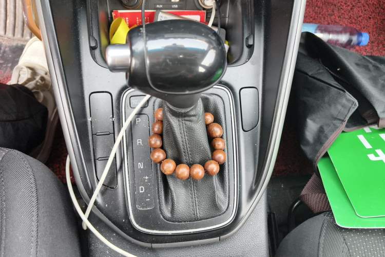 Used Kia Carens 2013 2.0L 5-Seater Automatic Standard Version China IV Standard Gear Lever
