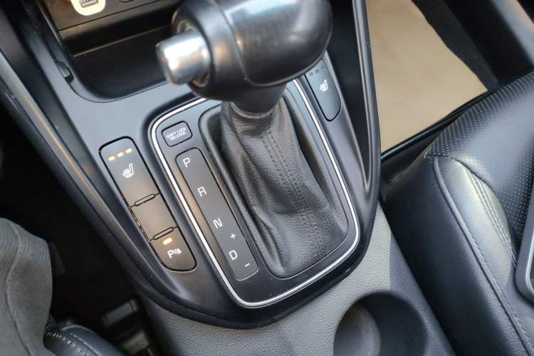 Used Kia Carens 2013 2.0L 7-Seater Automatic Luxury Version China IV Standard Gear Lever