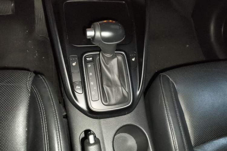 Used Kia Carens 2013 2.0L 7-Seater Automatic Luxury Version China IV Standard Gear Lever