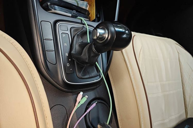 Used Kia Carens 2013 2.0L 7-Seater Automatic Standard Version China V Standard Gear Lever