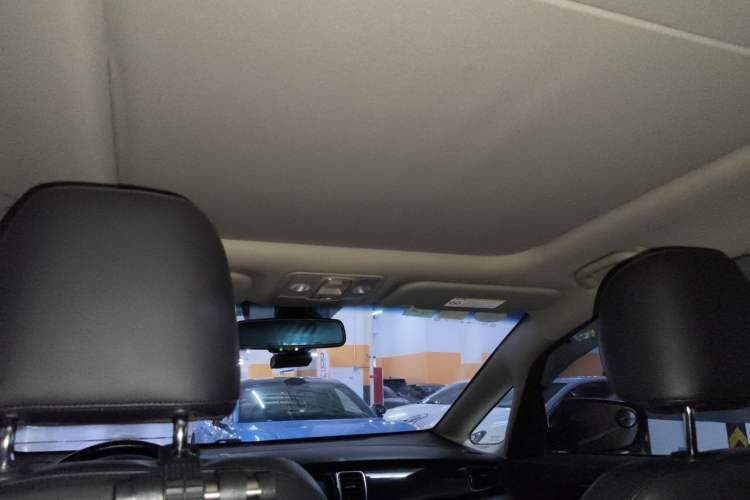 Used Kia Carens 2013 2.0L 7-Seater Automatic Luxury Version China IV Standard Headliner