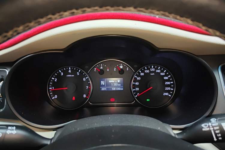 Used Kia Carens 2013 2.0L 7-Seater Automatic Standard Version China V Standard Instrument Cluster