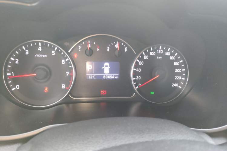Used Kia Carens 2013 2.0L 7-Seater Automatic Luxury Version China IV Standard Instrument Cluster