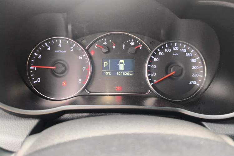Used Kia Carens 2013 2.0L 5-Seater Automatic Standard Version China IV Standard Instrument Cluster