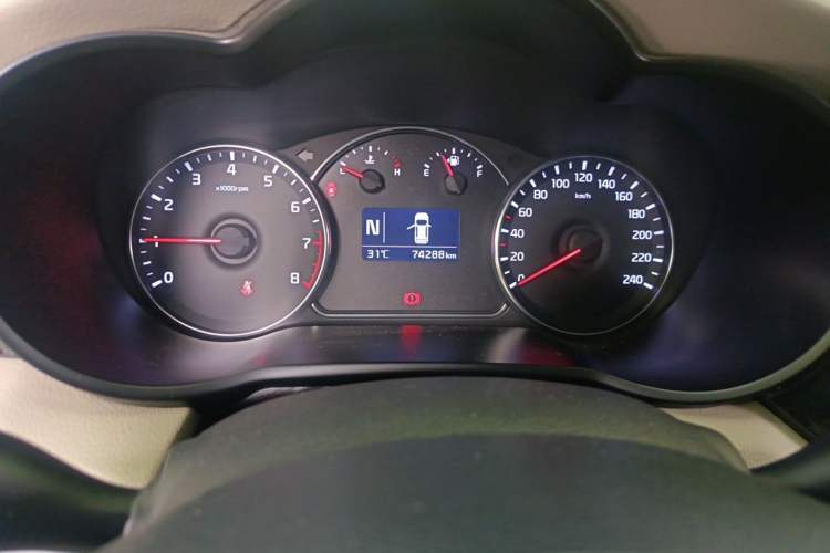 Used Kia Carens 2013 2.0L 7-Seater Automatic Comfort Edition China IV Standard Instrument Cluster