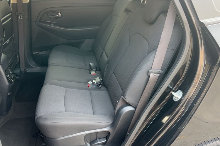Used Kia Carens 2013 2.0L 7-Seater Automatic Standard Version China V Standard Interior 1