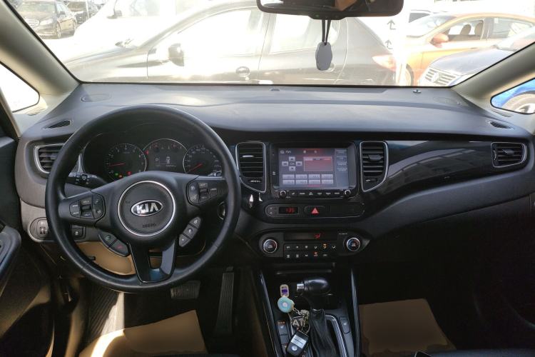Used Kia Carens 2013 2.0L 7-Seater Automatic Luxury Version China IV Standard Interior 2