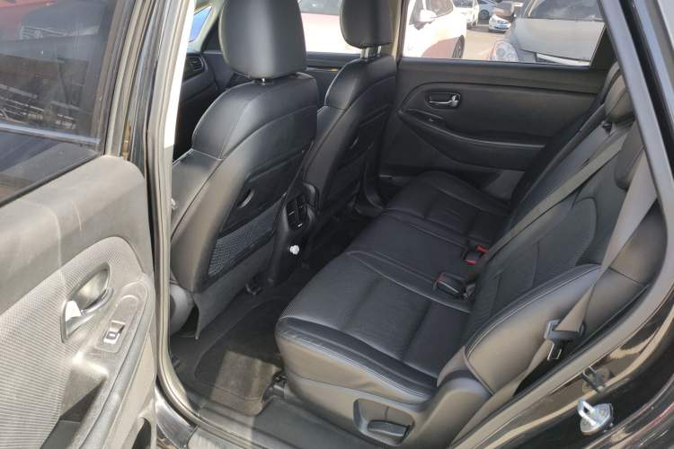 Used Kia Carens 2013 2.0L 7-Seater Automatic Luxury Version China IV Standard Interior 4