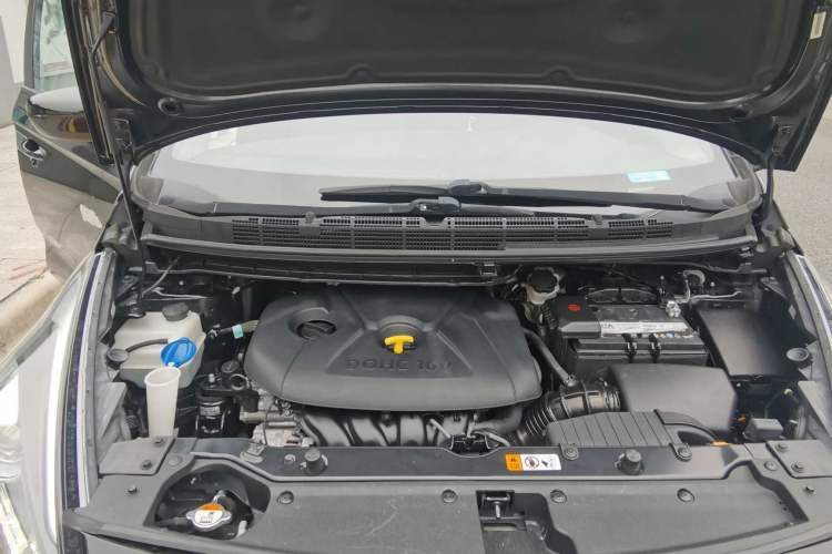 Used Kia Carens 2013 2.0L 7-Seater Automatic Standard Version China IV Standard Interior 6
