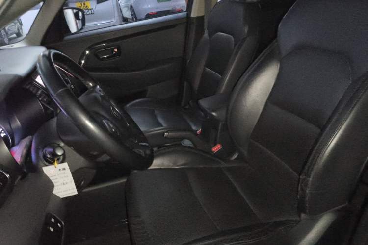 Used Kia Carens 2013 2.0L 7-Seater Automatic Luxury Version China IV Standard Left Front Seat
