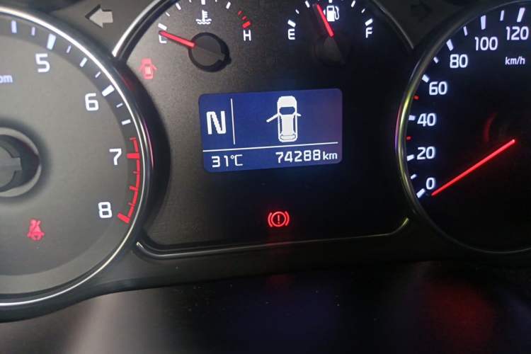 Used Kia Carens 2013 2.0L 7-Seater Automatic Comfort Edition China IV Standard Odometer Close Up