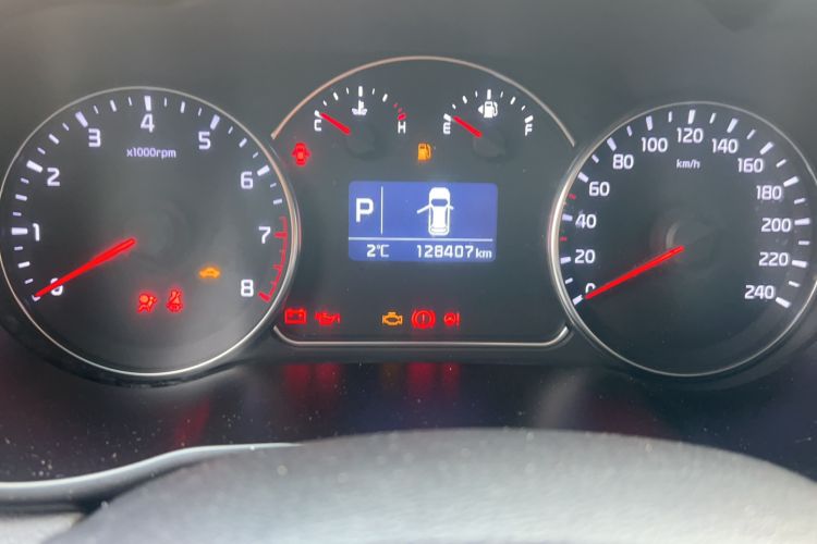 Used Kia Carens 2013 2.0L 7-Seater Automatic Standard Version China V Standard Odometer Close Up