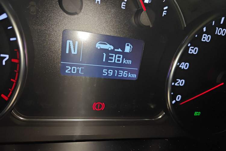 Used Kia Carens 2013 2.0L 7-Seater Automatic Standard Version China V Standard Odometer Close Up