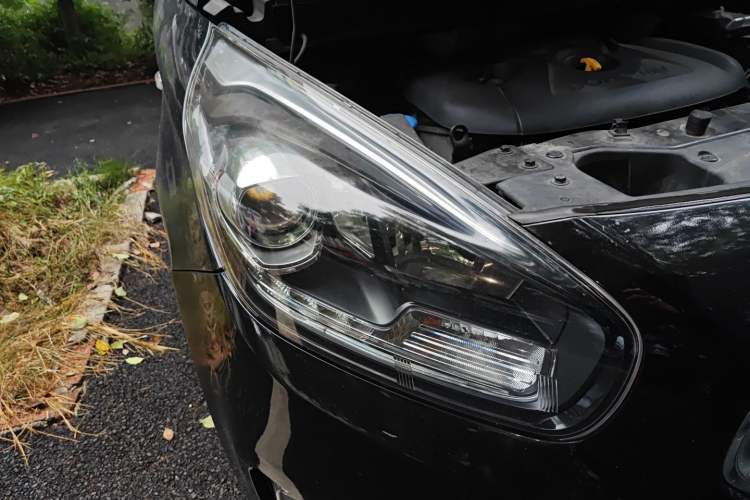 Used Kia Carens 2013 2.0L 7-Seater Automatic Standard Version China V Standard Right Front Headlight