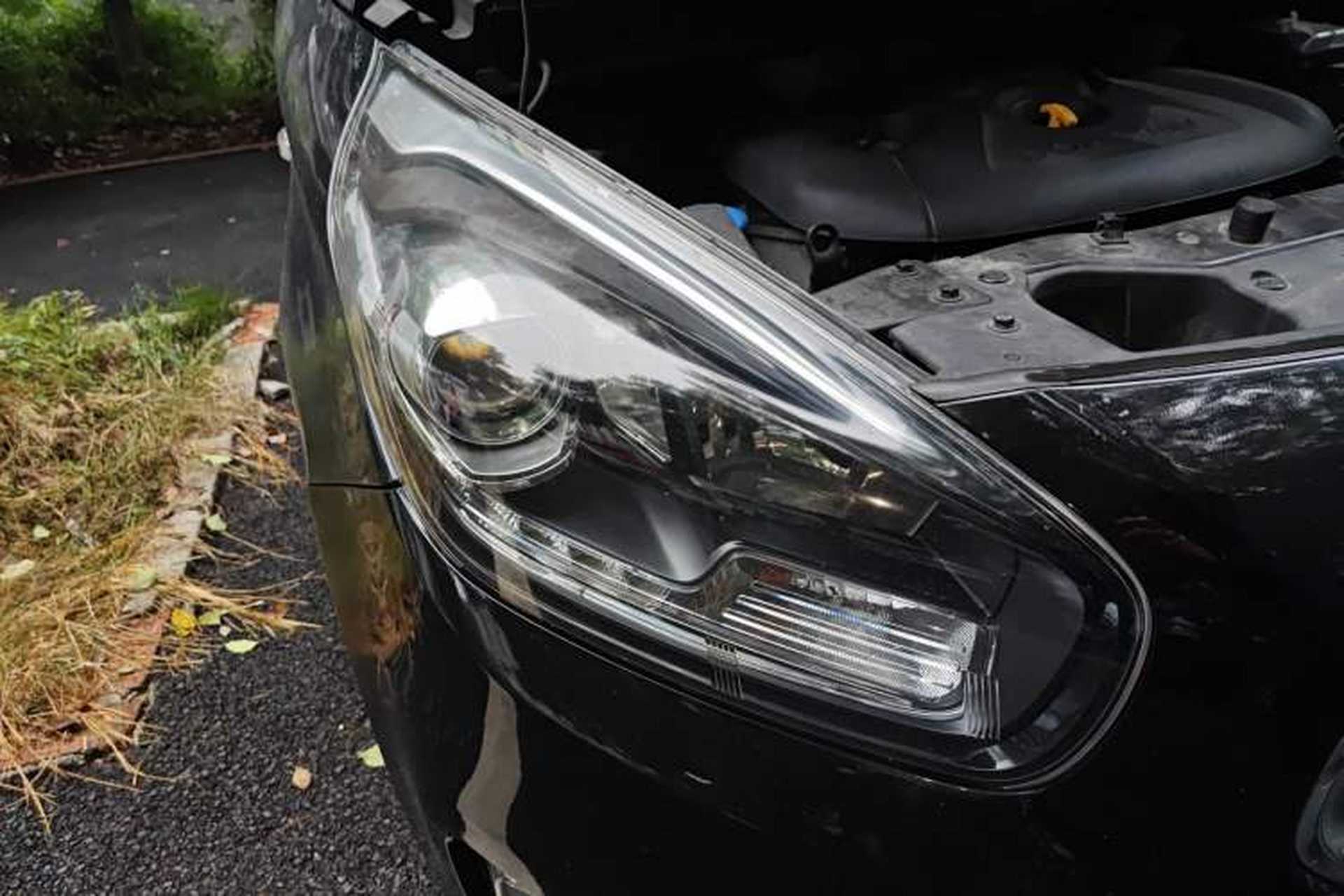 Used Kia Carens 2013 2.0L 7-Seater Automatic Standard Version China V Standard Right Front Headlight