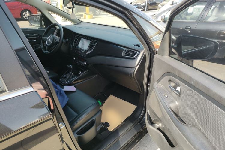 Used Kia Carens 2013 2.0L 7-Seater Automatic Luxury Version China IV Standard Right Front Seat