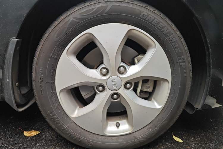 Used Kia Carens 2013 2.0L 7-Seater Automatic Standard Version China V Standard Right Front Wheel Hub