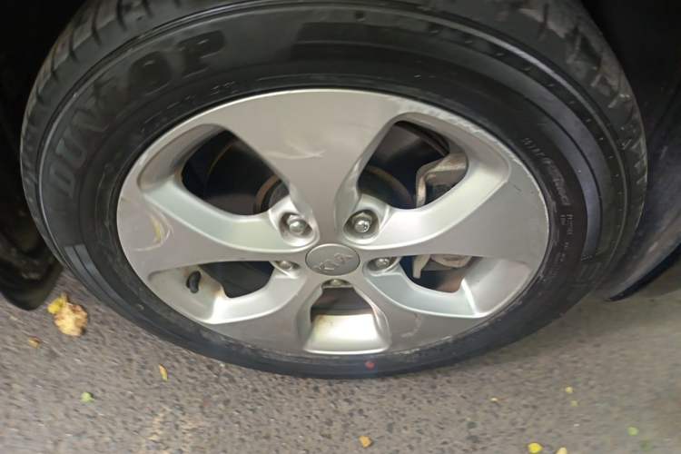 Used Kia Carens 2013 2.0L 7-Seater Automatic Comfort Edition China IV Standard Right Front Wheel Hub