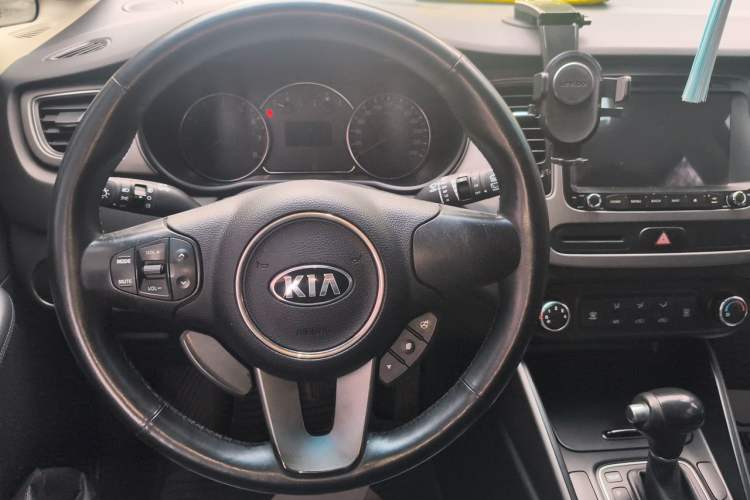 Used Kia Carens 2013 2.0L 5-Seater Automatic Standard Version China IV Standard Steering Wheel