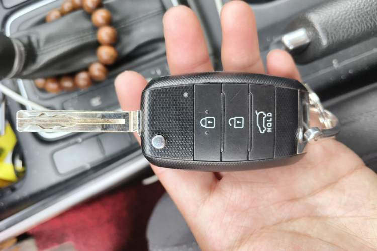 Used Kia Carens 2013 2.0L 5-Seater Automatic Standard Version China IV Standard Vehicle Key