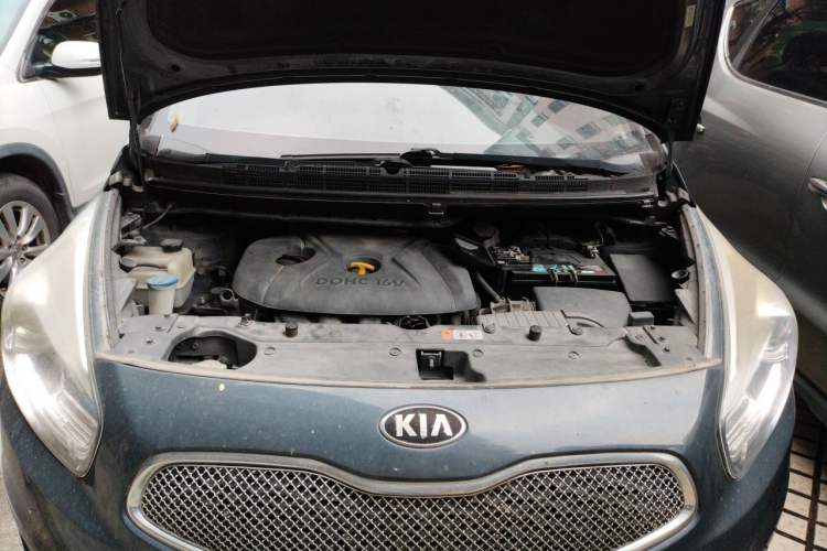Used Kia Carens 2013 2.0L 7-Seater Automatic Standard Version China IV Standard Engine Bay