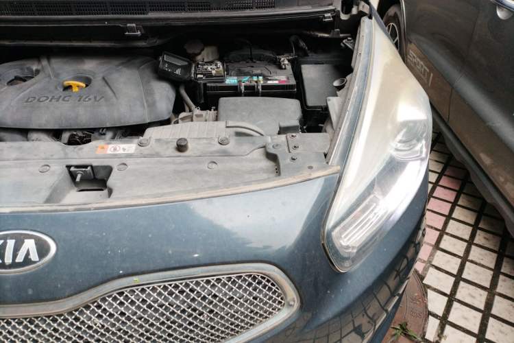 Used Kia Carens 2013 2.0L 7-Seater Automatic Standard Version China IV Standard Engine Bay Left