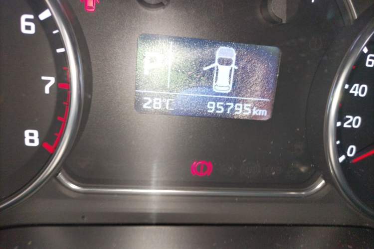 Used Kia Carens 2013 2.0L 7-Seater Automatic Standard Version China IV Standard Odometer Close Up
