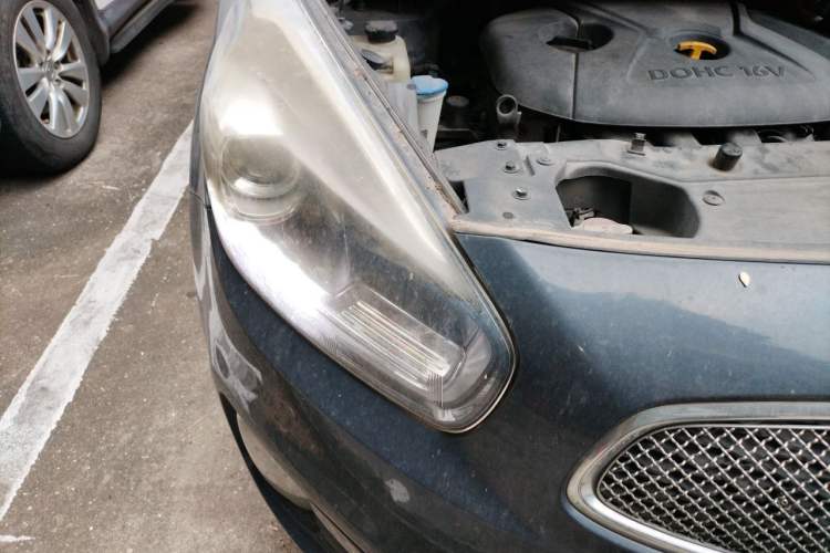 Used Kia Carens 2013 2.0L 7-Seater Automatic Standard Version China IV Standard Right Front Headlight