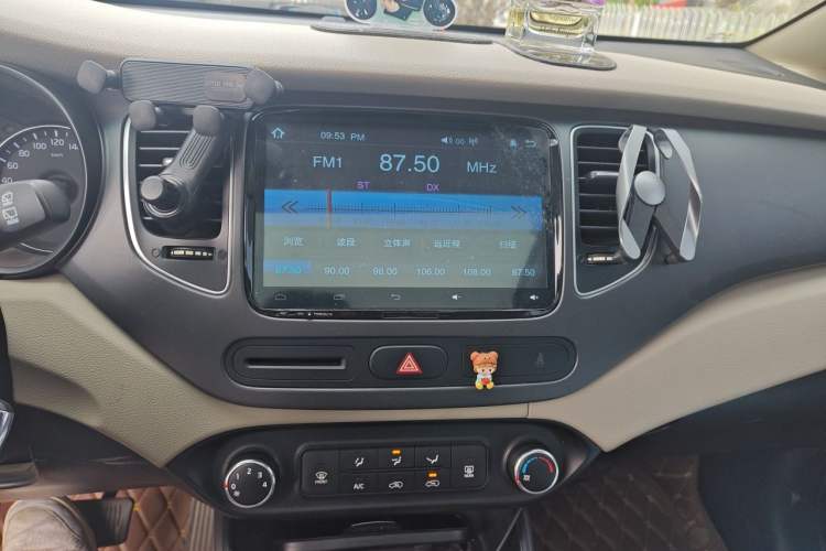 Used Kia Carens 2013 2.0L 5-Seater Automatic Standard Version China V Standard Audio And AC Panel