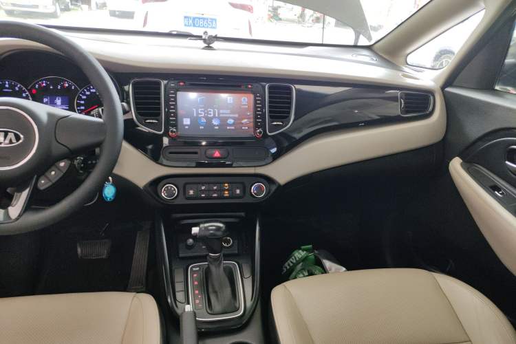 Used Kia Carens 2013 2.0L 7-Seater Automatic Comfort Edition China IV Standard Audio And AC Panel
