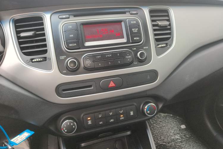 Used Kia Carens 2013 2.0L 5-Seater Automatic Standard Version China V Standard Audio And AC Panel