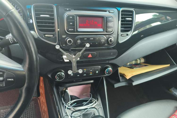 Used Kia Carens 2013 2.0L 7-Seater Automatic Comfort Edition China V Standard Audio And AC Panel