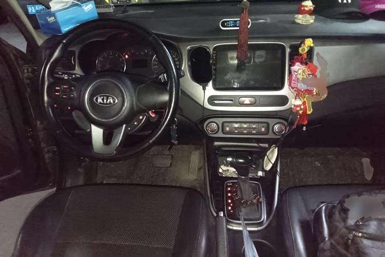 Used Kia Carens 2013 2.0L 5-Seater Automatic Standard Version China V Standard Center Console