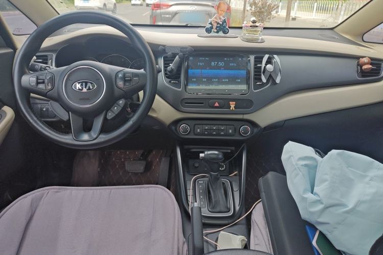 Used Kia Carens 2013 2.0L 5-Seater Automatic Standard Version China V Standard Center Console