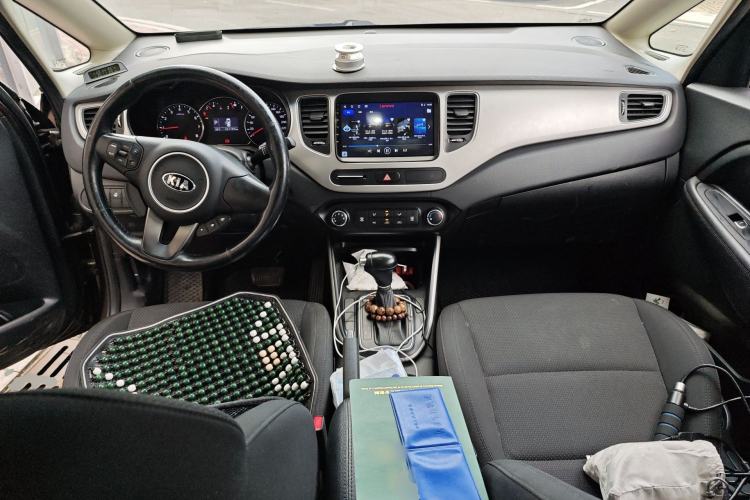 Used Kia Carens 2013 2.0L 7-Seater Automatic Standard Version China V Standard Center Console