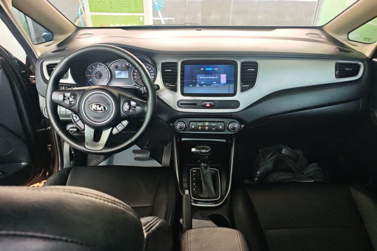 Used Kia Carens 2013 2.0L 7-Seater Automatic Standard Version China IV Standard Center Console