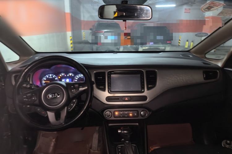 Used Kia Carens 2013 2.0L 7-Seater Automatic Standard Version China IV Standard Center Console