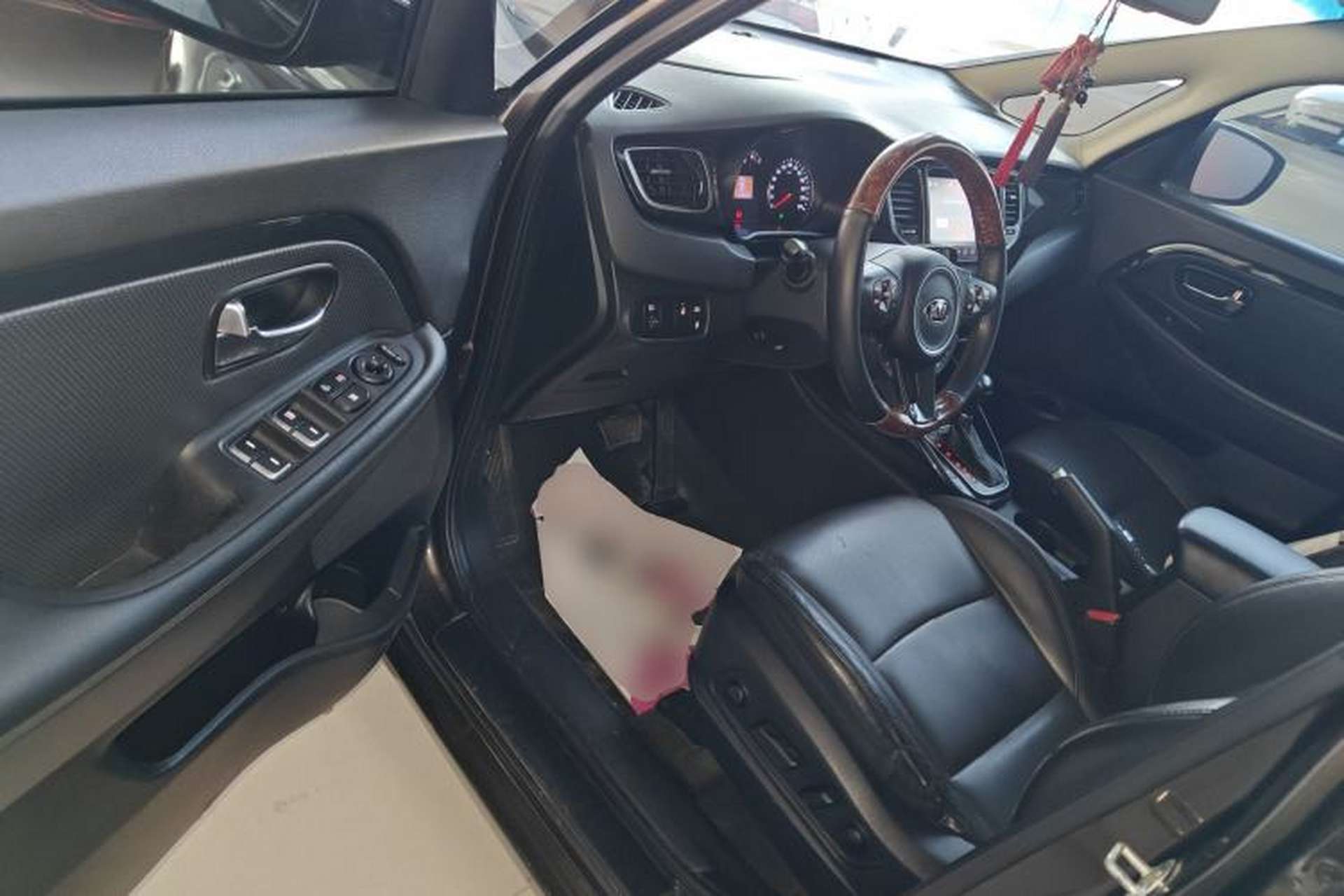 Used Kia Carens 2013 2.0L 7-Seater Automatic Luxury Version China IV Standard Driver Seat