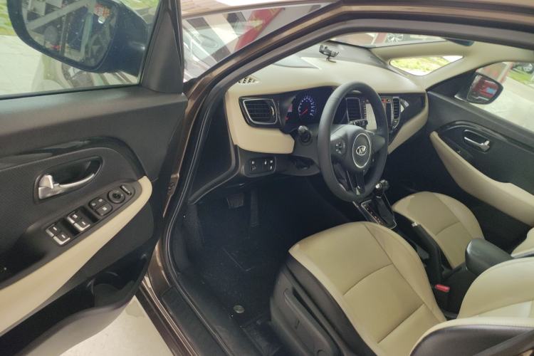 Used Kia Carens 2013 2.0L 7-Seater Automatic Comfort Edition China IV Standard Driver Seat