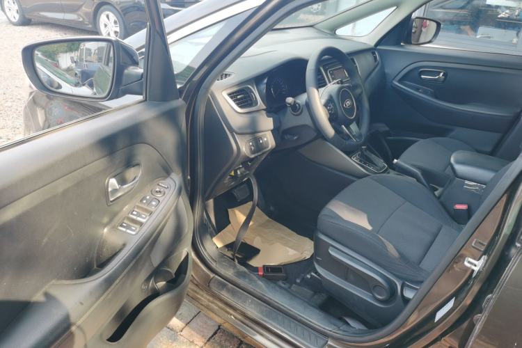 Used Kia Carens 2013 2.0L 7-Seater Automatic Standard Version China IV Standard Driver Seat